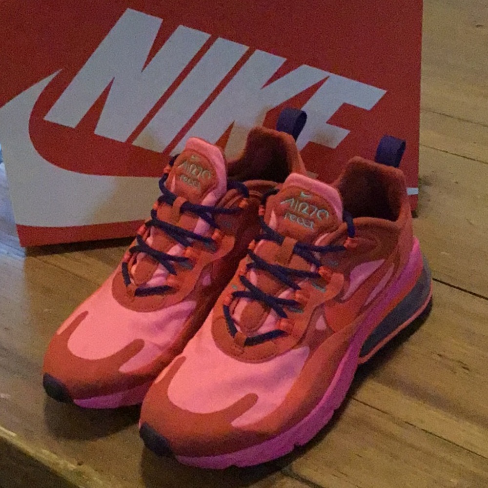 Nike Air 270 React- Women’s 7.5